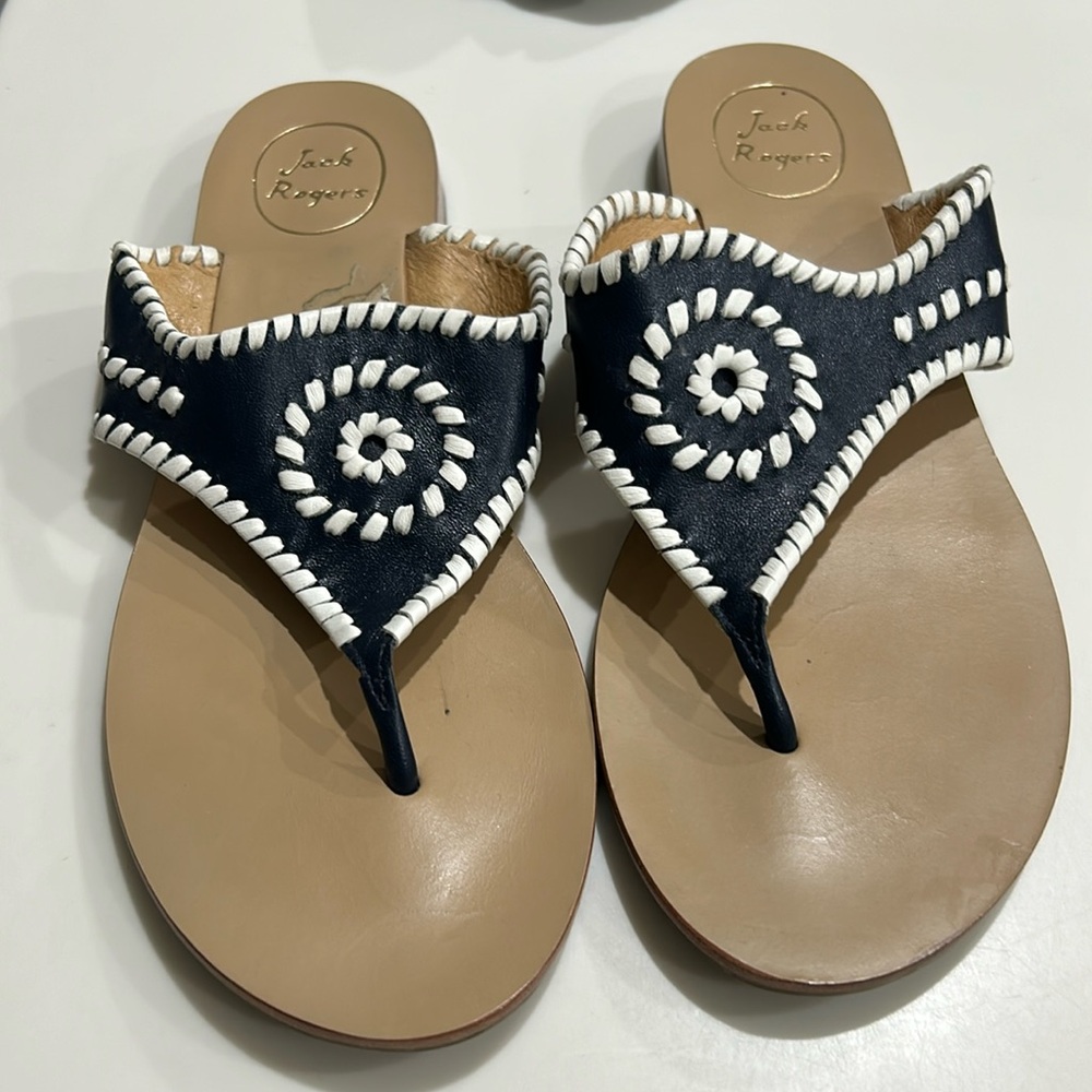 Jack Rogers size 9, true to size no box good condition